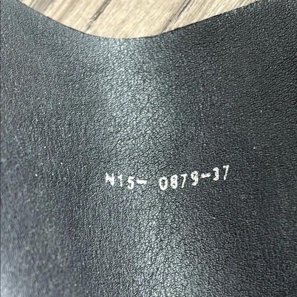 Pedro Garcia Black Sandals with Chunky Heel and Crisscross Straps - Picture 13 of 16